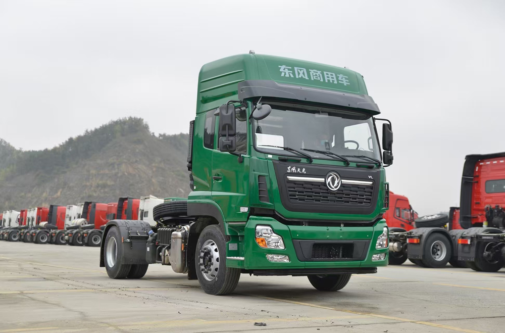 东风天龙VL 4X2 360马力牵引车